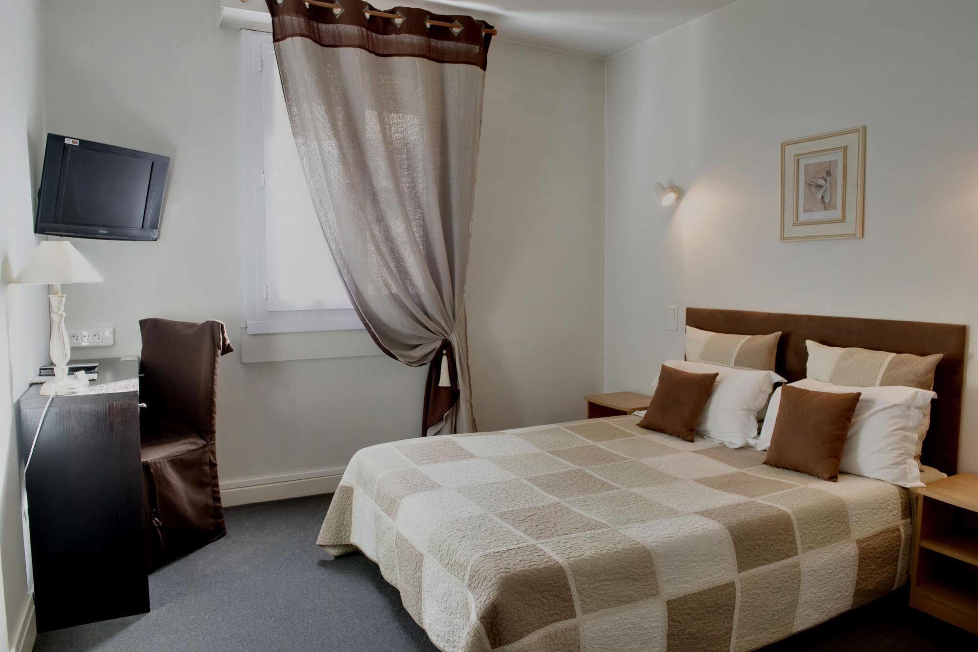 Logis Hotel Orly Alès Zewnętrze zdjęcie